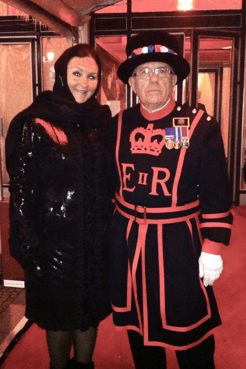 На входе в бывший кинотеатр "Космос" в Берлине, где проходил гала-ужин