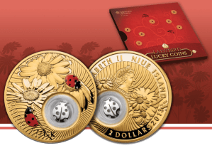 Позолоченная серебряная монета "Божья коровка" в блистере